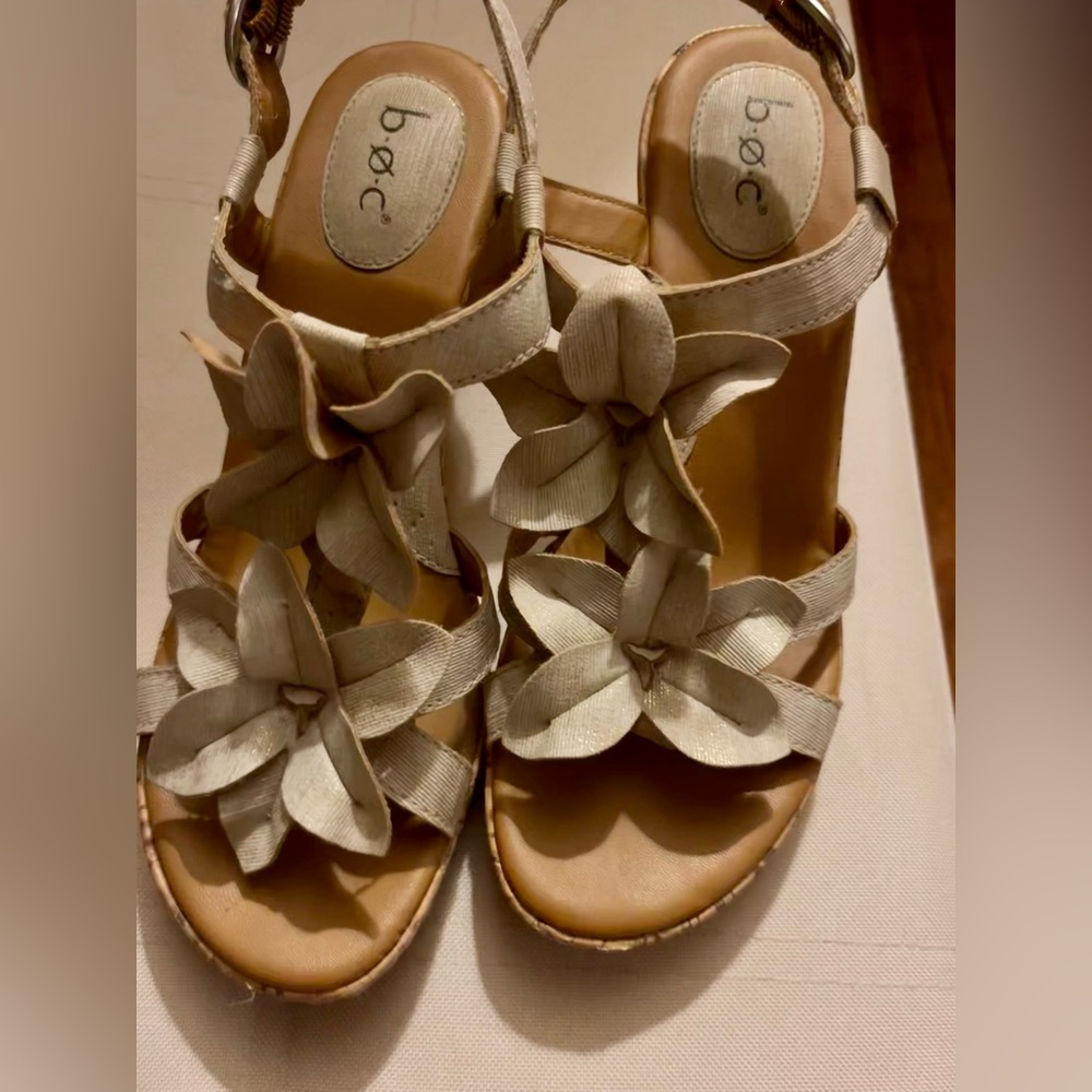 $110 Boc Golden Floral Metallic Wedge Espadrille Sandals Shoes size 9 so pretty